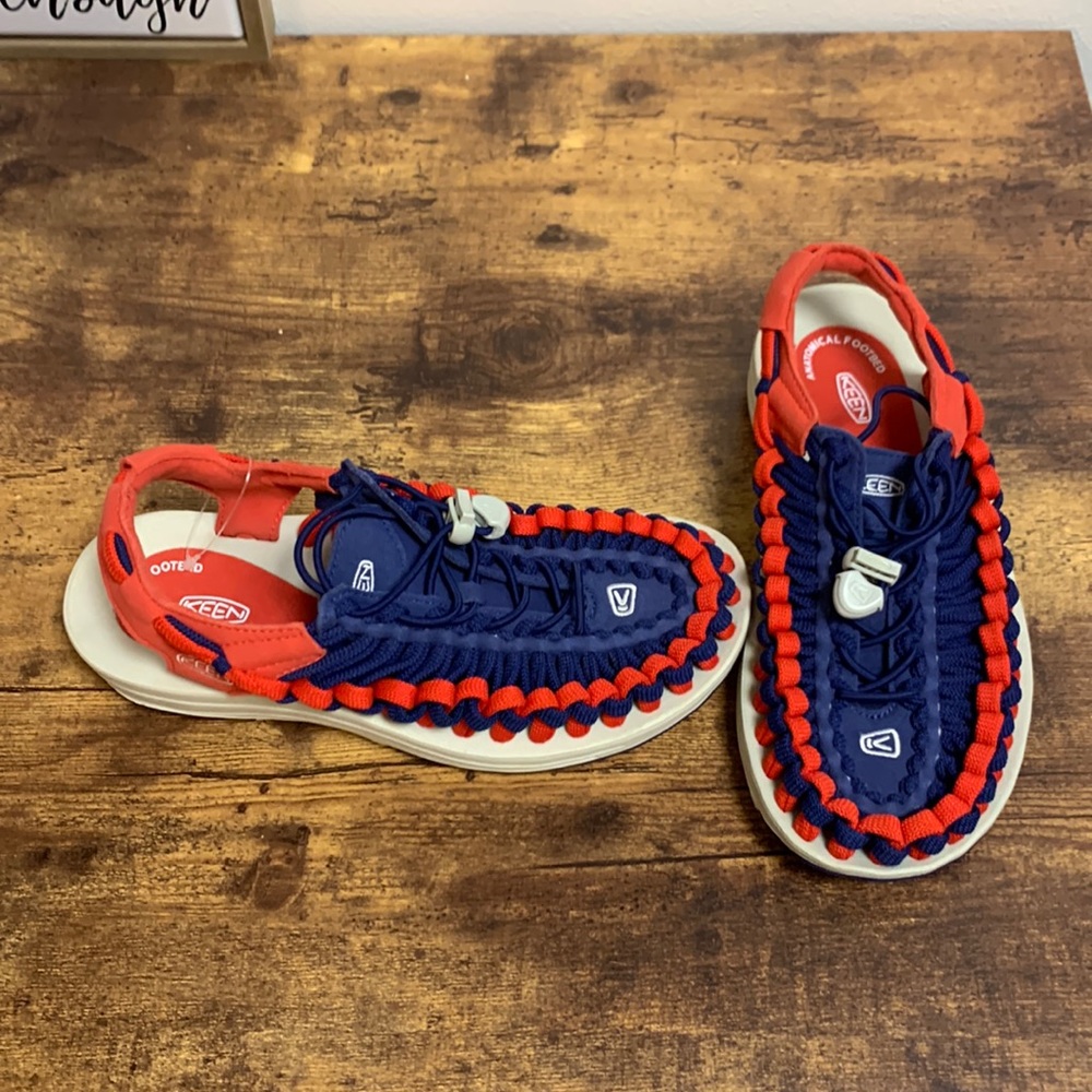 Keen Red and Blue Uneek